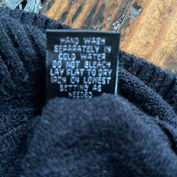 Cyrus Black Sweater Size Small - Picture 7 of 7